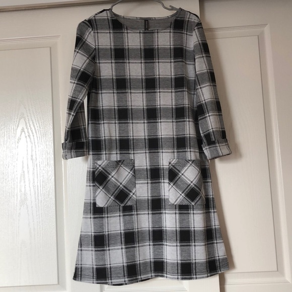 Dresses & Skirts - Adorable Dress! Size S!